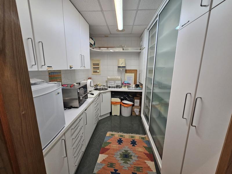 Foto 9bb0e53a-f04e-4d2d-b4f3-d9a1b0922b80. Piso actualmente clinica dental en Centro Barakaldo