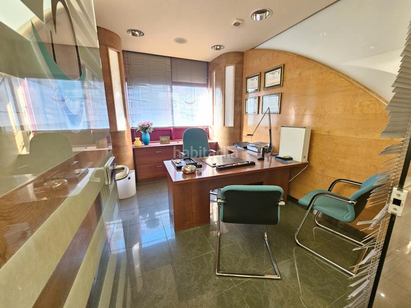 Foto e786e611-5d3d-4e91-a430-9d2d6d7a6261. Piso actualmente clinica dental en Centro Barakaldo