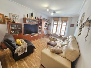 Piso  Julian gaiarre hiribidea. Amplia y completa vivienda