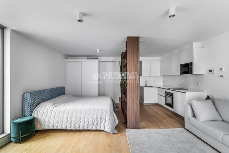 Foto 5d92d8d1-3d94-46b8-8bb5-d68e7137dd07. Location studio avec chauffage piscine dans Argüelles Madrid