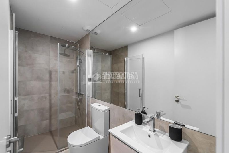 Foto c8f8e13a-a36e-4dbb-a2e6-8ee66c8dd8bd. Location studio avec chauffage piscine dans Argüelles Madrid