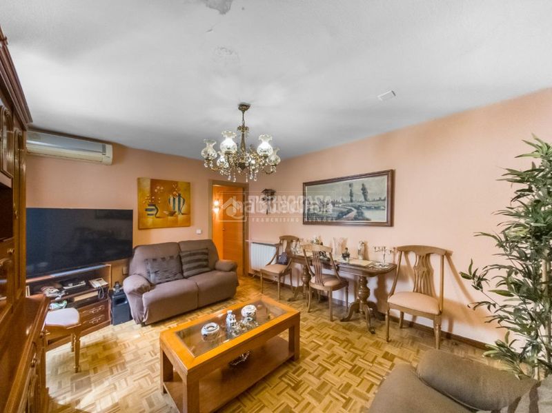 Foto ba3a7f2f-9b07-4133-bd86-d26c533a9f6a. Piso  en venta en Universidad-Malasaña Madrid