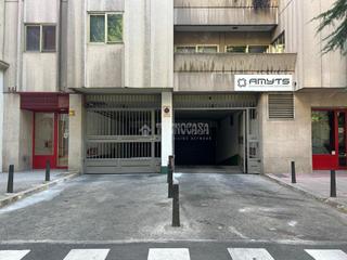 Parking coche en C. de Sta. Cruz de Marcenado