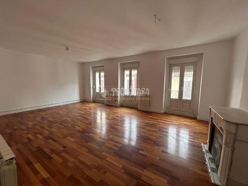 Foto f71a06f2-cc44-43e2-b55b-7e50ecb16cf4. Pis amb calefacció a Argüelles Madrid