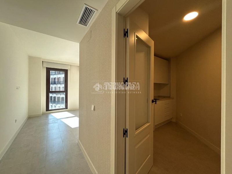 Foto 8ce703d3-87da-4c6e-ada0-9d8b3c7d2f91. Rent flat with parking in Universidad-Malasaña Madrid