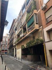 Miete Etagenwohnung  Calle dos amigos. Piso en alquiler en madrid