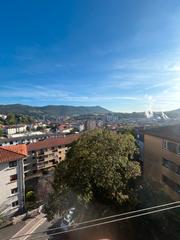 Appartement  Iantzi kalea. Acogedor y espacioso piso con tres dormitorios luminosos, situad