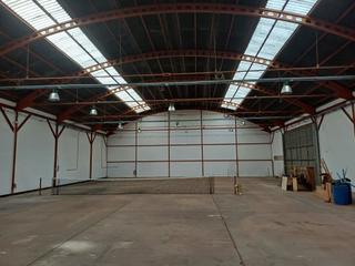 Lloguer Nau industrial a Navia. Alquiler de nave industrial de 750 m2 en parcela de 2.000 m2