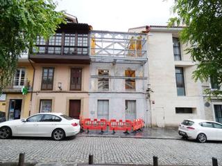 Wohngrundstück in Salas. Venta de solar de 123 m2 con fachad muy bonita a conservar.