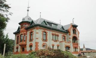 Casa a Valdés. Venta de casona de indianos en la costa.