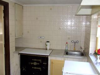 Casa a Navia. Casa en buenas condiciones con garaje y jardín de 300 m2.