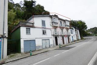Casa a Valdés. Venta de casa con finca de 900 m2.