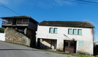Maison à Valdés. Venta de casa, hórreo y jardín.