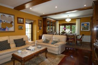 Haus in Navia. Casa con 25.000 m2 de finca con diversidad de árboles ornamental