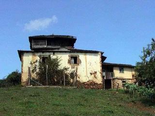Maison à Valdés. Casa para restaurar, hórreo y finca