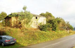 Casa a Navia. Casa para restaurar con parcela de 800 m2