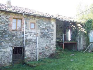 Maison à Salas. Venta de casa de piedra para reformar con finca concejo de salas