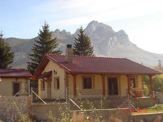 Maison à Villamanín. Acogedora casa con finca y barbacoa