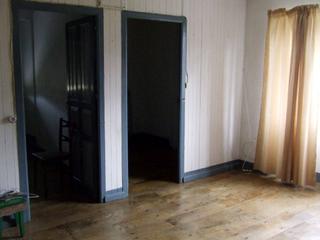 Casa a Valdés. Casa de piedra, pajar, panera.