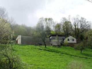 Haus in Valdés. Casa, panera, finca en zona de montaña