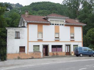 Casa a Valdés. Casa de piedra