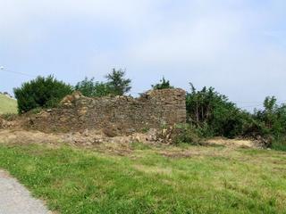 Maison à Valdés. Ruinas de una casa y parcela de 8500 m2