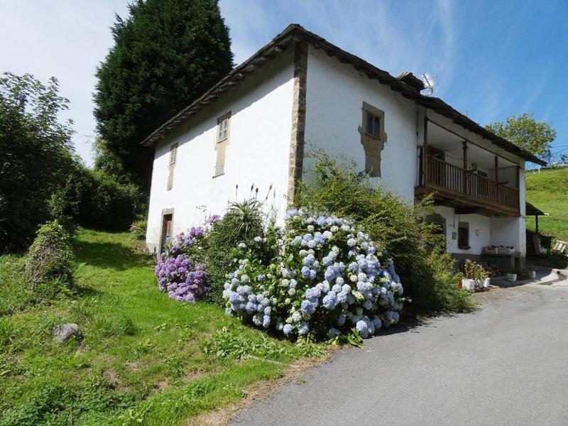 Foto f22d83a3-b731-4d6b-b370-e83377df4ff4. Casa bonita casa asturiana de piedra con parcela de 1050 m2. en Valdés
