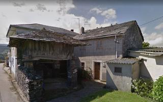 Casa a Valdés. Venta de casa de piedra con hórreo en la costa