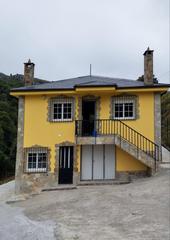 Casa en Villanueva de Oscos. Venta de casa en buen estado con finca de 4200 m2 situada en los