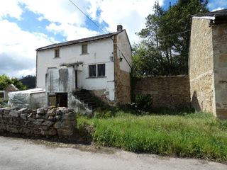 Maison à Valdés. Venta de conjunto de casas de piedra y finca de 3.000 m2.