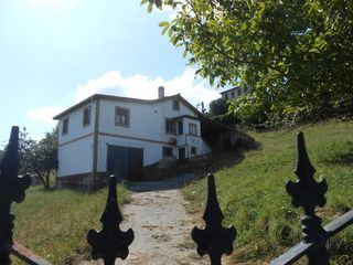 Casa a Tineo. Venta de casa en el concejo de tineo con 6800 m2 de finca.