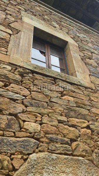 Foto b9df4df6-bb2e-4106-82cc-842c34c36a07. Edificio in Tineo