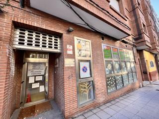 Etagenwohnung en Fozaneldi - Tenderina. Inversion en oviedo,local para hacer dos viviendas