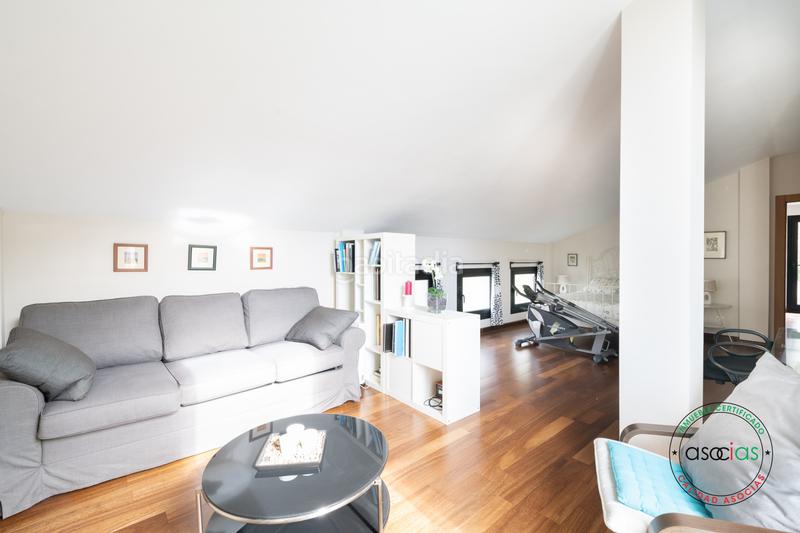 Foto 660f33ad-071b-476d-a98f-d63323896333. Casa pinzales,magnifico chalet seminuevo con preciosa parcela en Gijón