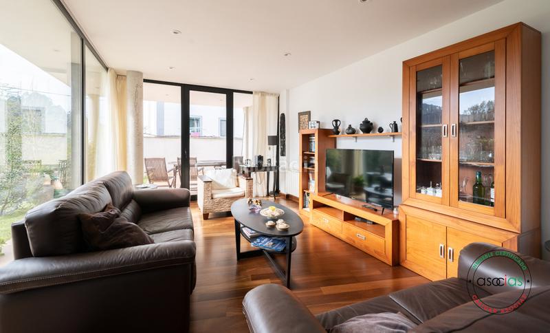 Foto aae91058-2232-460e-9915-7477f1c52dc3. Casa pinzales,magnifico chalet seminuevo con preciosa parcela en Gijón