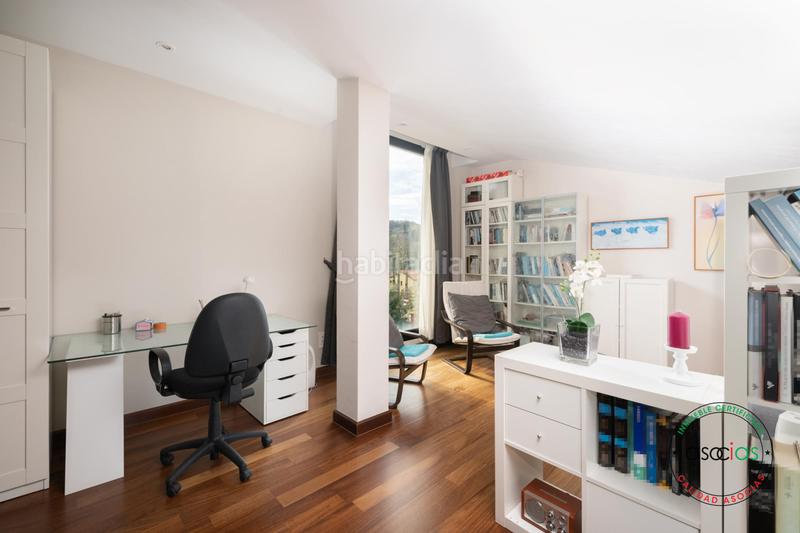 Foto d3a6e837-a85f-4fbd-adea-535b38d5ed53. Casa pinzales,magnifico chalet seminuevo con preciosa parcela en Gijón