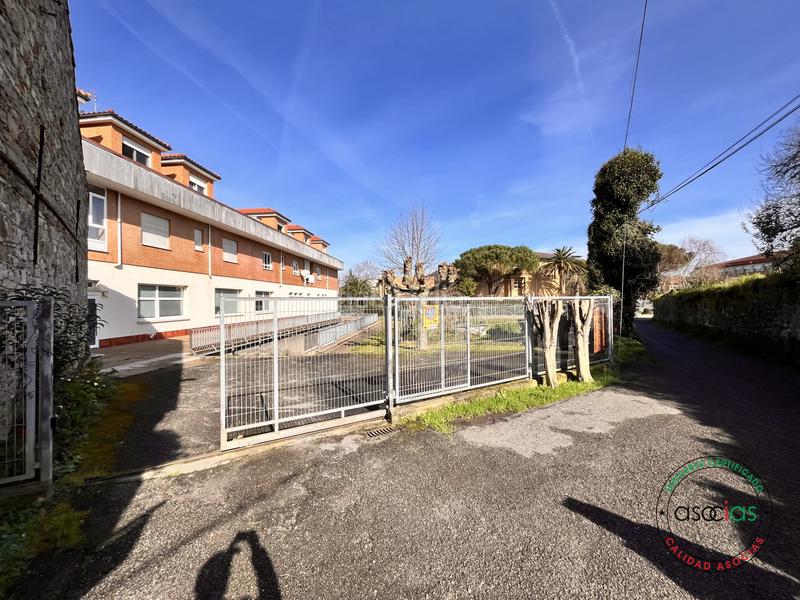 Foto 4f919246-9da7-4c4b-af0f-107af153dbb1. Parking coche en la guia magnifica plaza de garaje en venta en Gijón