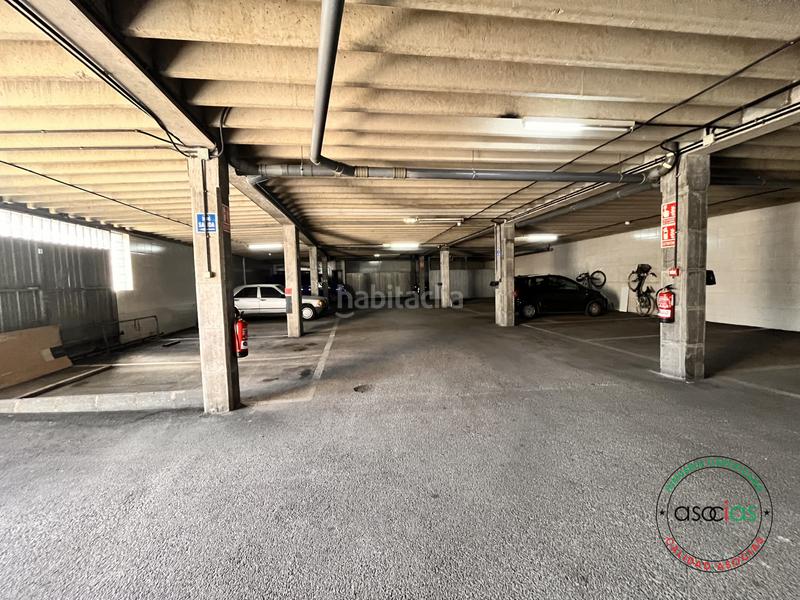 Foto c7bd7257-1d77-46a7-be25-f6636f0a2b95. Parking coche en la guia magnifica plaza de garaje en venta en Gijón