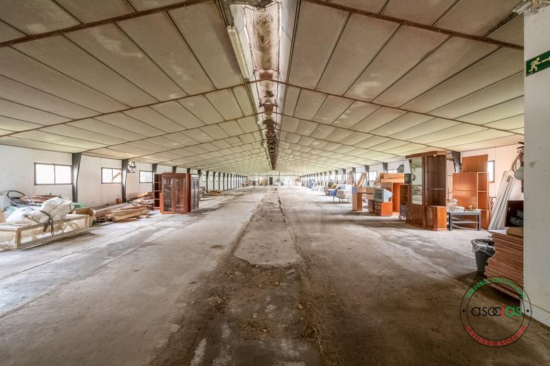 Foto 296ae2d8-012d-42bb-9a45-ef9f8b317b06. Nave industrial en Vega, nave en venta con finca de 7548m en Gijón