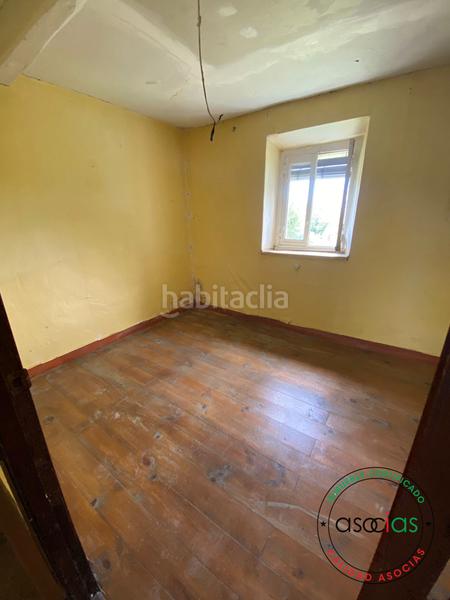 Foto 57a300fc-a93d-437b-a0f8-52749214e3b1. Casa pareada casa de dos plantas para rehabilitar con finca edificable independiente en Siero