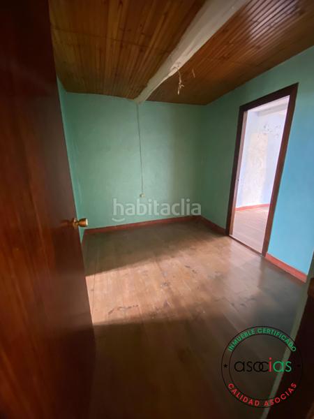 Foto 5d3f4df5-ac78-482e-87e7-a6c492543886. Casa pareada casa de dos plantas para rehabilitar con finca edificable independiente en Siero