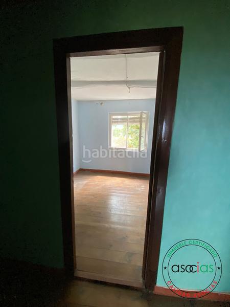 Foto bf3b6e5d-9175-4808-8cef-adc4a7355cf4. Casa pareada casa de dos plantas para rehabilitar con finca edificable independiente en Siero