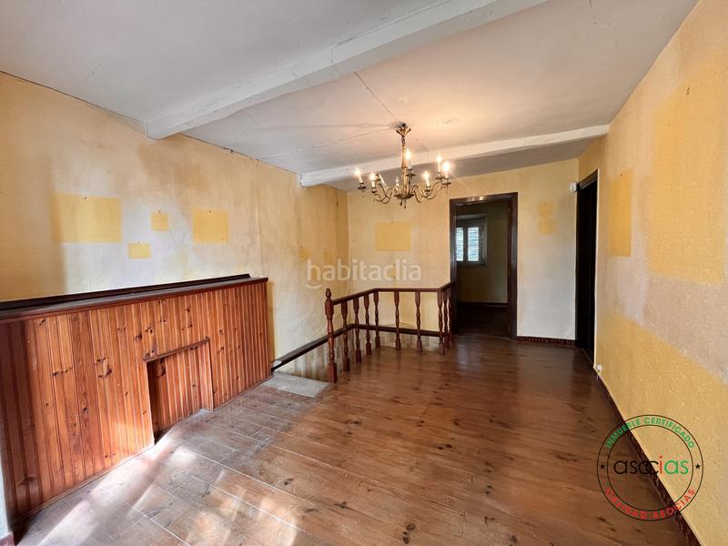 Foto dc2cb8fc-9853-45c6-9214-eb62bbcfbe57. Casa pareada casa de dos plantas para rehabilitar con finca edificable independiente en Siero