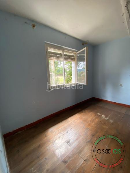 Foto e565afc0-6919-425b-86c1-cb5600d666e0. Casa pareada casa de dos plantas para rehabilitar con finca edificable independiente en Siero