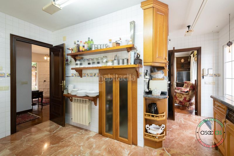 Foto 0ed71907-0206-4258-b556-64da233e002e. Casa amb calefacció aparcament a Somió Gijón