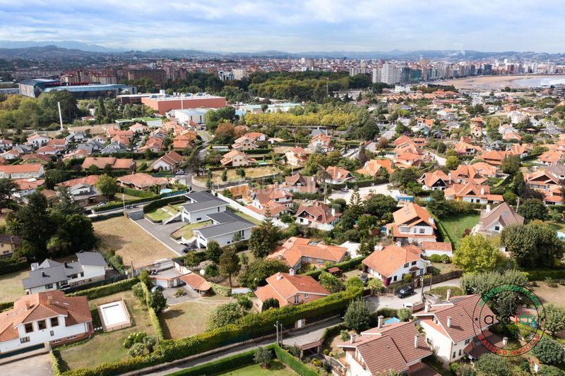 Foto b0a95b51-4adb-4f85-a888-77e1145c0618. Casa amb calefacció aparcament a Somió Gijón