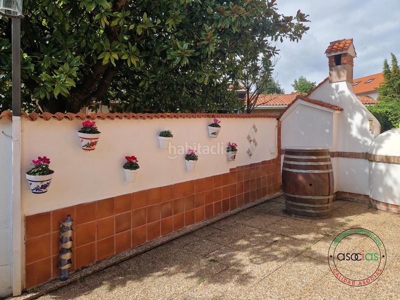 Foto cc1d5723-303c-48e5-8a20-424d51aa2991. Casa amb calefacció aparcament a Somió Gijón