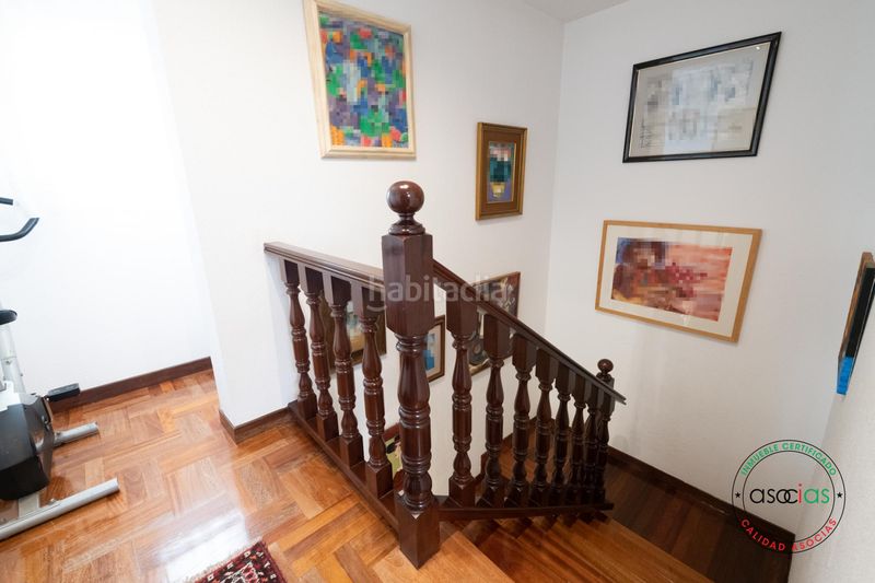 Foto d897a54b-6b0e-4b04-9b14-8de8602fb9d6. Casa amb calefacció aparcament a Somió Gijón