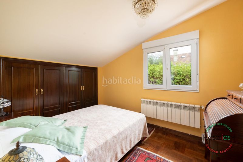 Foto f4e6855f-1377-47ad-8fcb-e8476ff9d444. Casa amb calefacció aparcament a Somió Gijón