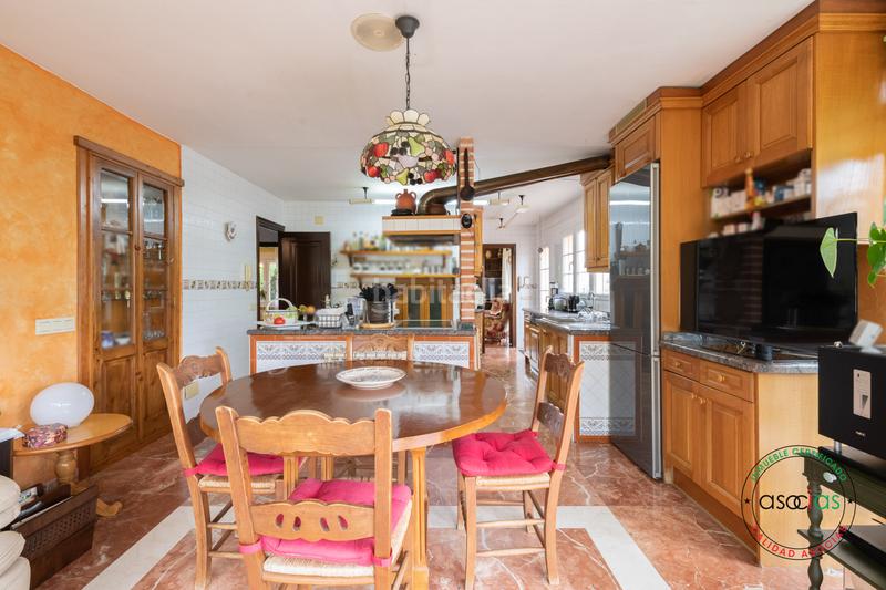 Foto 06c454a7-7619-4657-bd5a-4cd6951f8753. Casa con riscaldamento parcheggio in Somió Gijón